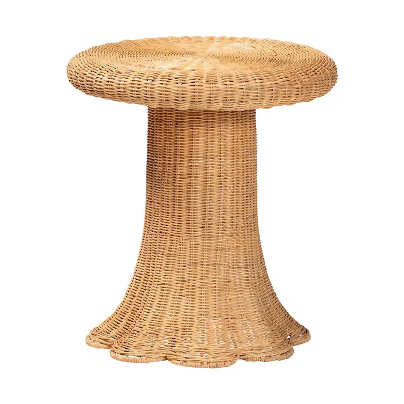 Table d'appoint Avalon Scallop en rotin naturel - Table en osier tressée à la main avec base à jupe, style côtier pour salon ou couloir