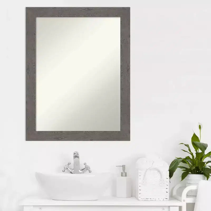 Miroir mural étroit de salle de bain en planche rustique grise sans biseau 22" x 28" - Amanti Art