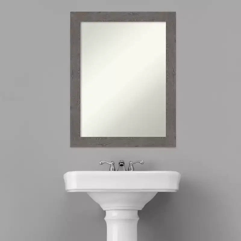 Miroir mural étroit de salle de bain en planche rustique grise sans biseau 22" x 28" - Amanti Art