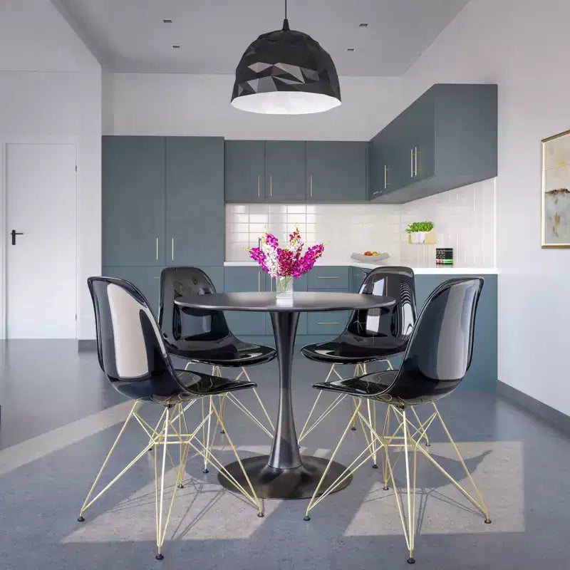 Ensemble de salle à manger 5 pièces LeisureMod avec table de salle à manger ronde de 35 po à piédestal en fer et 4 chaises d'appoint en plastique ABS avec base dorée