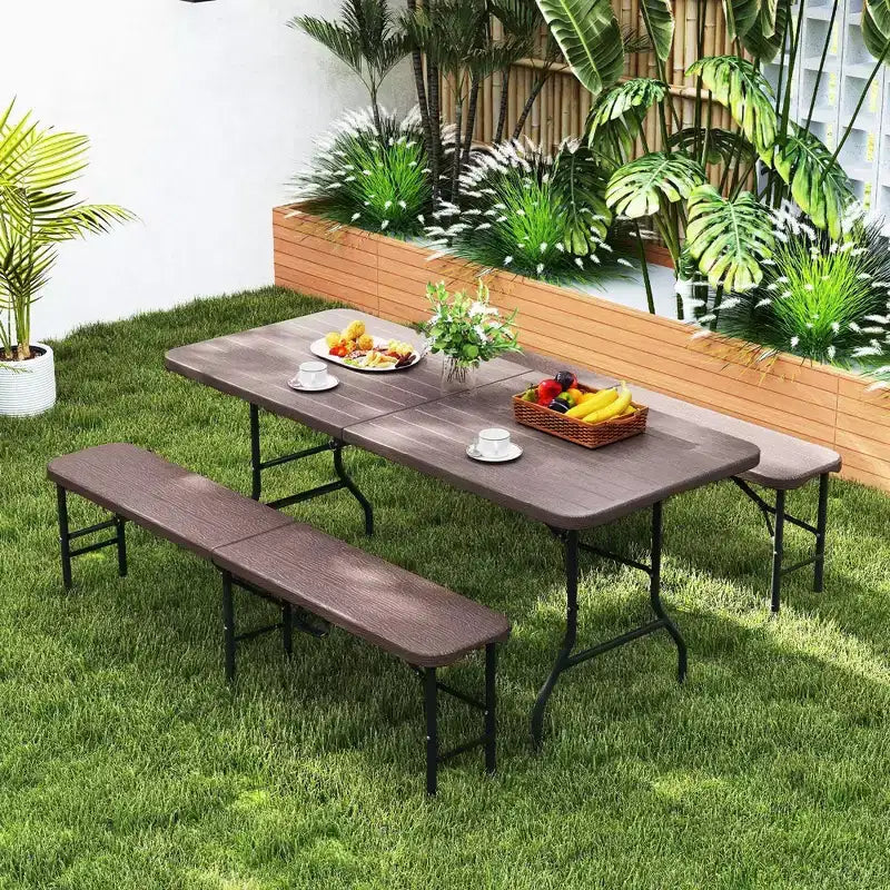 Ensemble de table de pique-nique pliante Costway 3 pièces avec table de 1,8 m et 2 bancs en PEHD, plateau aspect bois marron/gris
