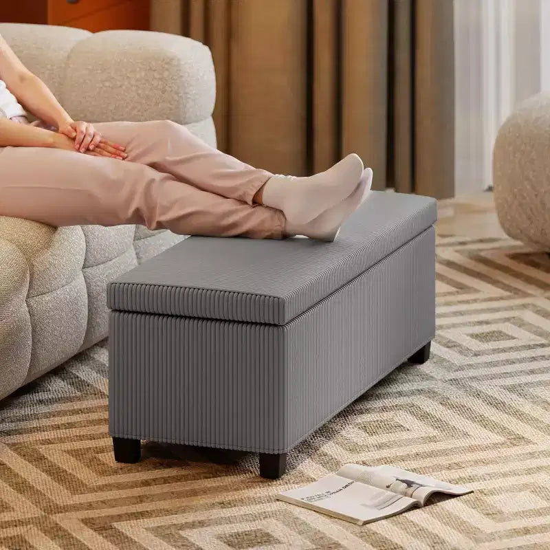 HOMCOM Banc de rangement 112 cm, Repose-pieds en velours côtelé, Bout de lit avec couvercle, Pieds, Coffre de rangement pour salon, chambre, entrée, Gris