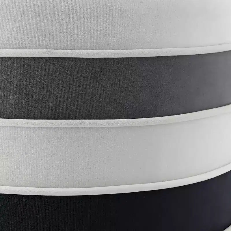 Pou ottoman rond multi-couches en velours Cory Nicole Miller
