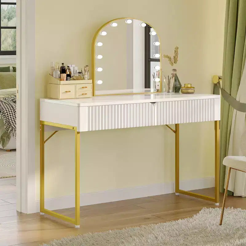 Bestier 47'' Élégant Bureau d'ordinateur cannelé, Table de maquillage moderne et Bureau d'étude avec cadre en métal doré pour chambre à coucher, bureau, Blanc