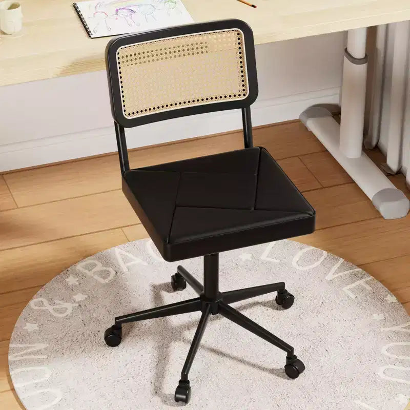 Chaise de bureau VECELO en cuir PU, chaise de vanité sans accoudoirs, pivotante, réglable en hauteur, avec roulettes, chaise de bureau à dossier en rotin pour petits espaces, noir/blanc