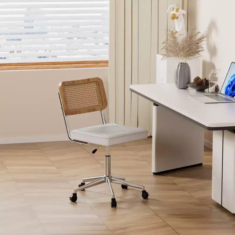 Chaise de bureau VECELO en cuir PU, chaise de vanité sans accoudoirs, pivotante, réglable en hauteur, avec roulettes, chaise de bureau à dossier en rotin pour petits espaces, noir/blanc