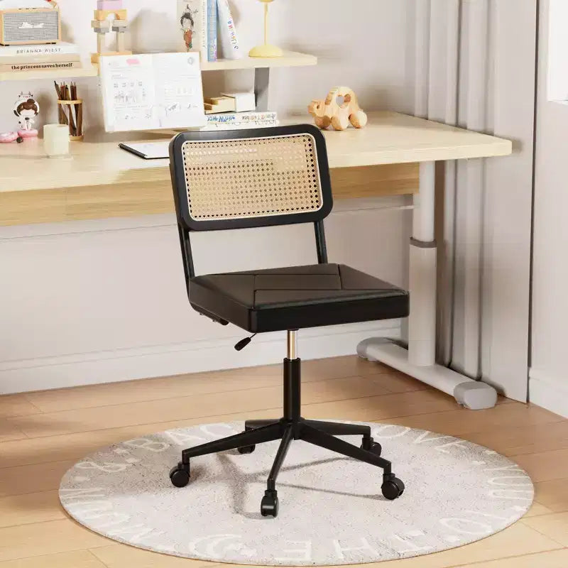 Chaise de bureau VECELO en cuir PU, chaise de vanité sans accoudoirs, pivotante, réglable en hauteur, avec roulettes, chaise de bureau à dossier en rotin pour petits espaces, noir/blanc