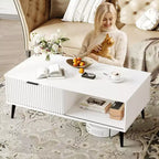 Table basse Acekool moderne du milieu du siècle avec porte coulissante et rangement à 2 niveaux, pieds en bois massif Table de cocktail en bois pour salon et bureau