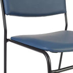 Lot de 5 chaises empilables à haute densité Flash Furniture de la série HERCULES, capacité de 227 kg, avec base luge