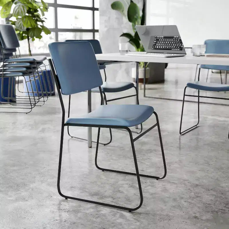 Lot de 5 chaises empilables à haute densité Flash Furniture de la série HERCULES, capacité de 227 kg, avec base luge
