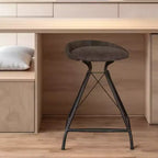 Chaise de bar pivotante HomeRoots de 63,5 cm en cuir brun et fer, dossier bas, hauteur comptoir
