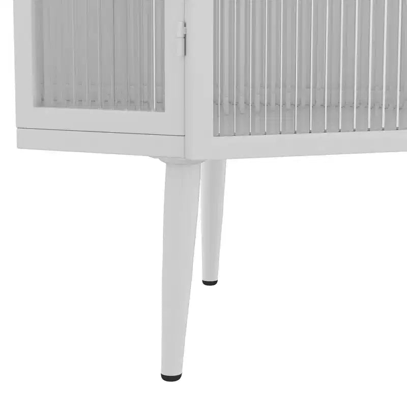 Meuble d'angle GDFStudio Sally Modern de 22 po en métal triangulaire avec porte en verre