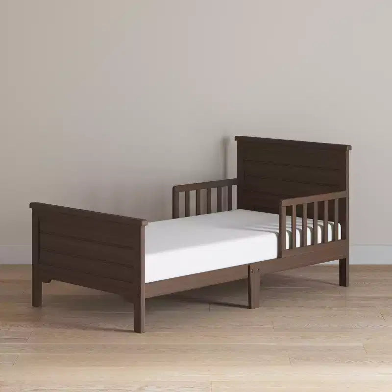 Lit de tout-petit Child Craft Woodland à dessus plat pour enfants avec barrières de sécurité, design bas au sol, en pin, lignes épurées s'harmonisant avec tout décor