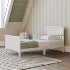 Lit de tout-petit Child Craft Woodland à dessus plat pour enfants avec barrières de sécurité, design bas au sol, en pin, lignes épurées s'harmonisant avec tout décor