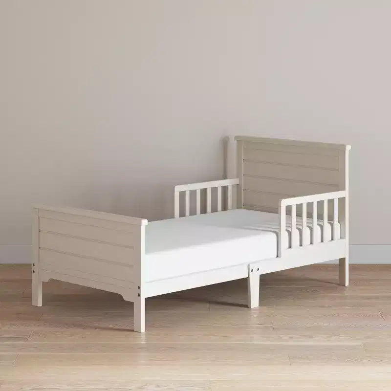 Lit de tout-petit Child Craft Woodland à dessus plat pour enfants avec barrières de sécurité, design bas au sol, en pin, lignes épurées s'harmonisant avec tout décor