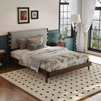 Lit Christopher Knight Home Evelyn en bois d'hévéa de style milieu de siècle avec tête de lit rembourrée