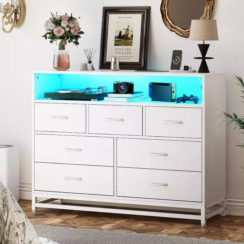 Zstar Commode moderne 7 tiroirs avec lumières LED et station de charge pour salon, couloir