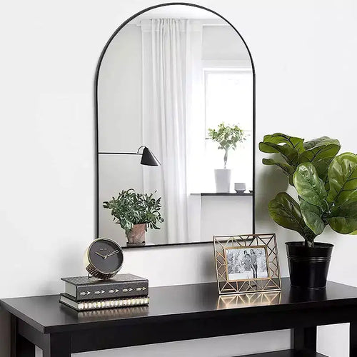 Miroir de salle de bain mural arqué encadré en métal noir 20x30 pouces.