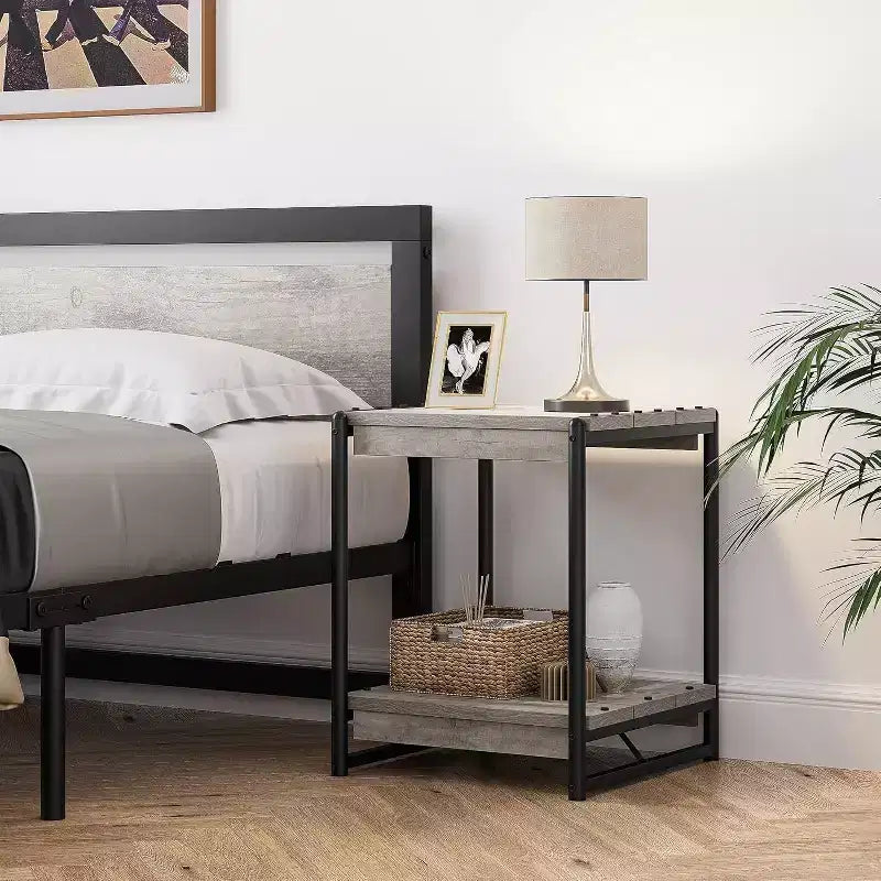 Table d'appoint pivotante Acekool 360° avec station de charge, 3 niveaux de rangement, roulettes verrouillables et sac latéral – Table de chevet/d'appoint mobile pour salon et chambre