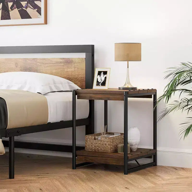 Table d'appoint pivotante Acekool 360° avec station de charge, 3 niveaux de rangement, roulettes verrouillables et sac latéral – Table de chevet/d'appoint mobile pour salon et chambre