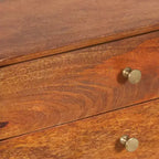 Table de chevet Royal Hampton avec 2 tiroirs et poignées en laiton, en bois de manguier
