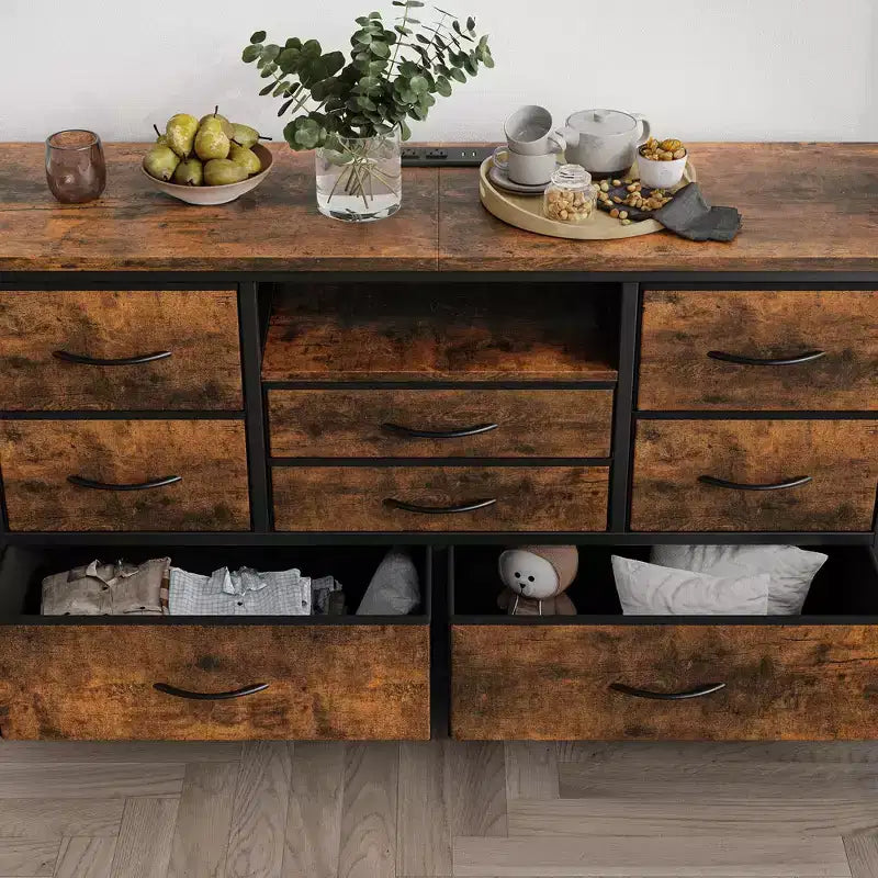 Meuble TV commode avec prise de courant et lumières LED pour téléviseur de 55", centre de divertissement à 8 tiroirs, commode en tissu avec plateau en bois, noir