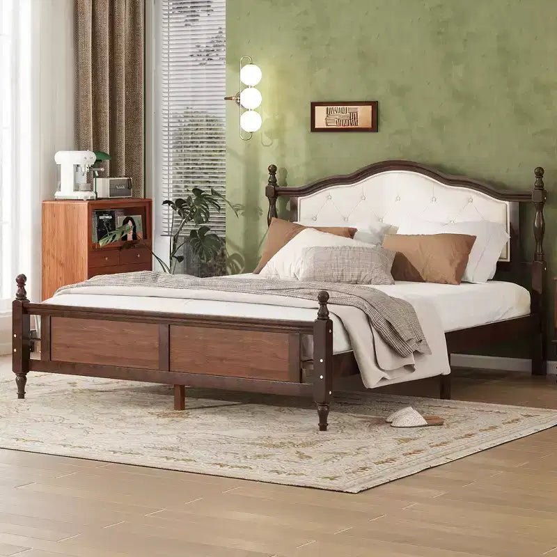 Lit en bois de pin MATEERTY Queen avec pied de lit à panneaux, deux pieds de support de longeron de lit et pieds de support de plateforme centrale, marron