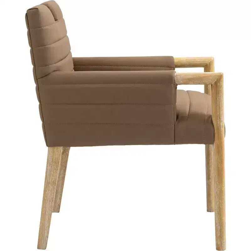 Meridian Furniture, Chaise de salle à manger Aimee en cuir végétalien avec accoudoirs