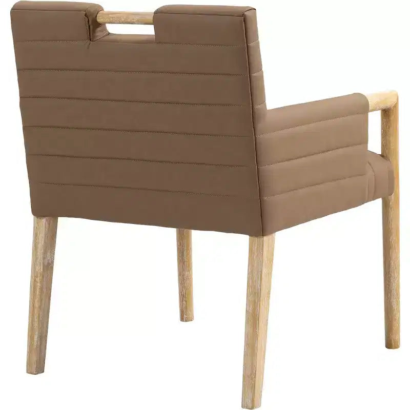 Meridian Furniture, Chaise de salle à manger Aimee en cuir végétalien avec accoudoirs
