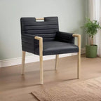 Meridian Furniture, Chaise de salle à manger Aimee en cuir végétalien avec accoudoirs
