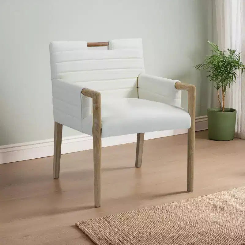 Meridian Furniture, Chaise de salle à manger Aimee en cuir végétalien avec accoudoirs