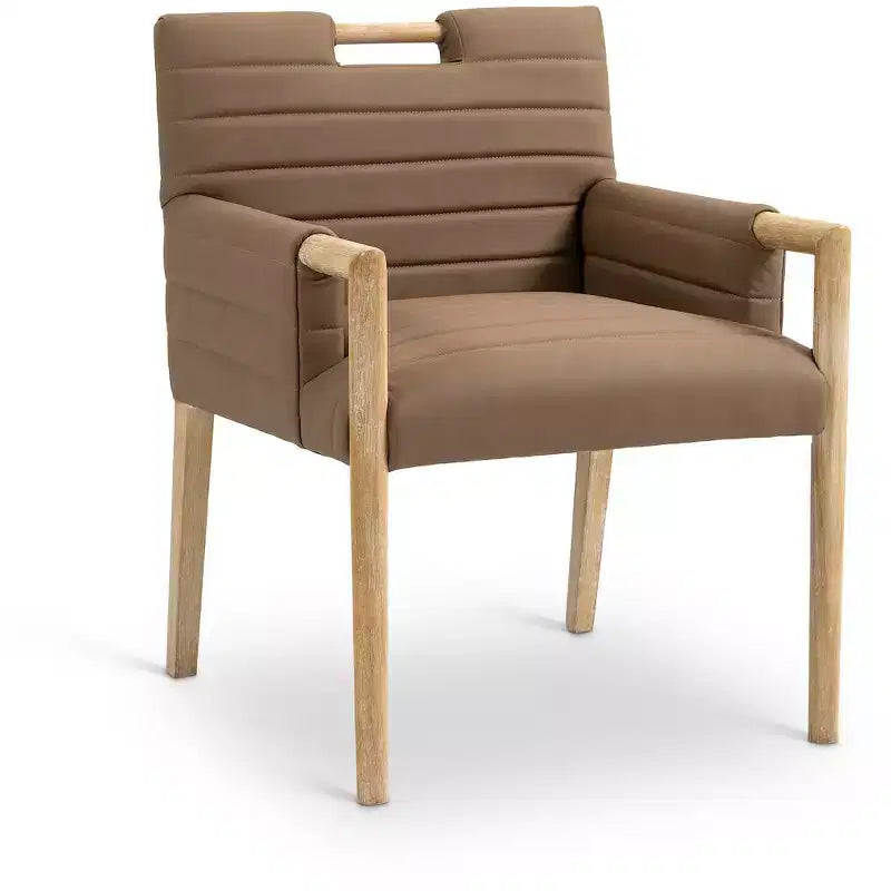 Meridian Furniture, Chaise de salle à manger Aimee en cuir végétalien avec accoudoirs