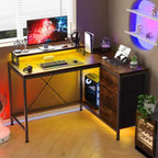 Bureau d'ordinateur de 43 pouces, bureau en L avec prises de courant et lumières LED, bureau de jeu à 3 tiroirs avec étagères de rangement et support d'écran