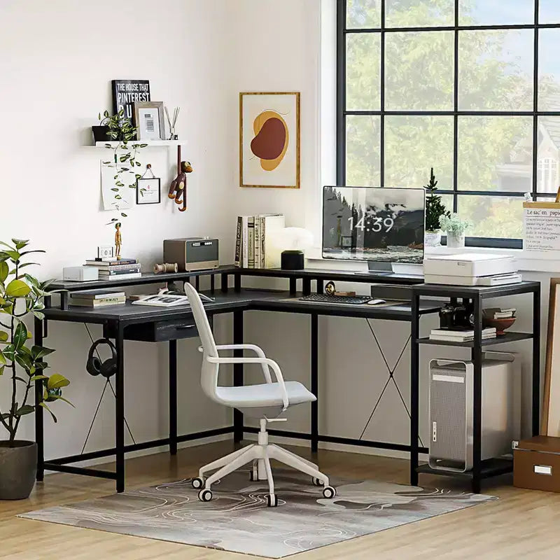 Bureau de jeu en forme de L de 68 po, bureau d'ordinateur avec prises de courant et lumières LED, bureau à domicile avec tiroir de classement, bureau d'angle avec étagère pour moniteur et crochet