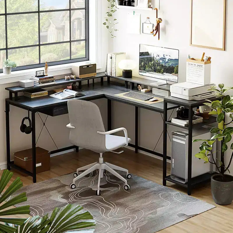 Bureau de jeu en forme de L de 68 po, bureau d'ordinateur avec prises de courant et lumières LED, bureau à domicile avec tiroir de classement, bureau d'angle avec étagère pour moniteur et crochet