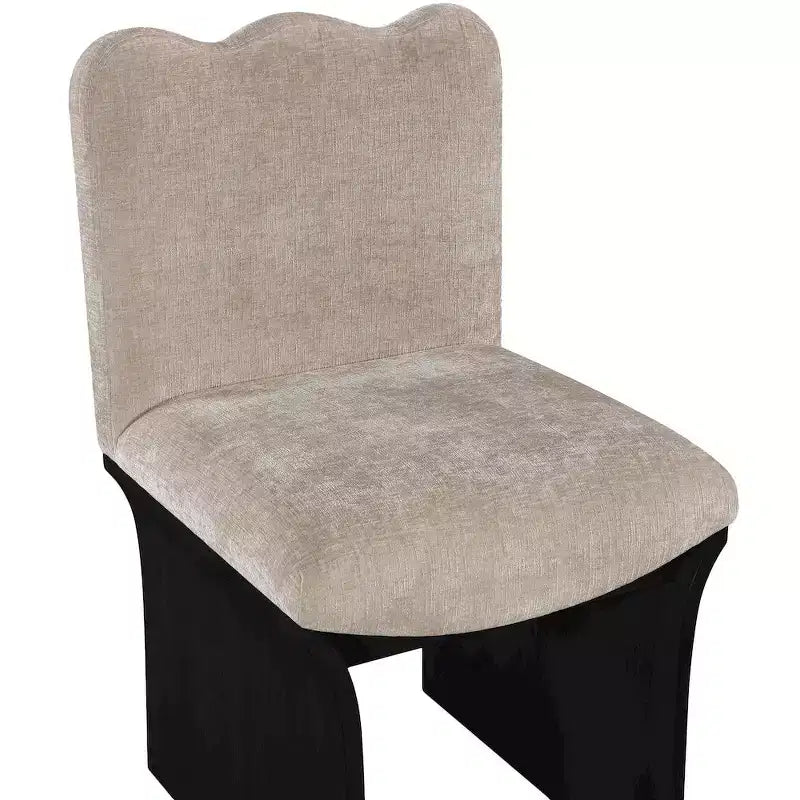 Chaise de salle à manger capitonnée en tissu chenille beige Shaw Meridina Furniture