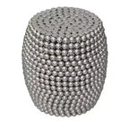Table d'appoint Royal Hampton 18 | Motif clouté de billes métalliques argentées | Cadre en fer plaqué nickel