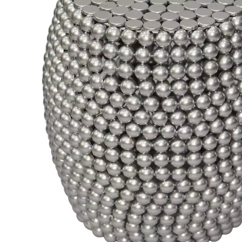 Table d'appoint Royal Hampton 18 | Motif clouté de billes métalliques argentées | Cadre en fer plaqué nickel