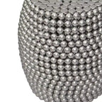 Table d'appoint Royal Hampton 18 | Motif clouté de billes métalliques argentées | Cadre en fer plaqué nickel