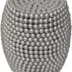 Table d'appoint Royal Hampton 18 | Motif clouté de billes métalliques argentées | Cadre en fer plaqué nickel