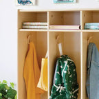 Casier de rangement en bois Guidecraft EdQ à 5 compartiments pour salle de classe, organisateur pour enfants avec étagères et crochets pour manteaux