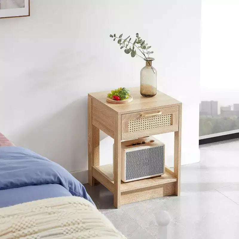 Table de chevet en rotin Acekool avec plateau relevable et rangement ouvert, table d'appoint moderne du milieu du siècle avec poignée rétro pour chambre et salon
