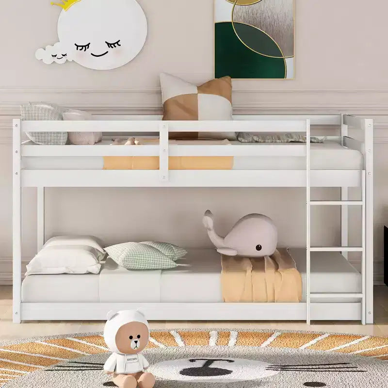Lit superposé jumeaux en bois massif avec échelle et barrières de sécurité pour adolescents et adultes, meuble de chambre à coucher à cadre bas.