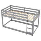 Lit superposé jumeaux en bois massif avec échelle et barrières de sécurité pour adolescents et adultes, meuble de chambre à coucher à cadre bas.