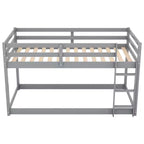 Lit superposé jumeaux en bois massif avec échelle et barrières de sécurité pour adolescents et adultes, meuble de chambre à coucher à cadre bas.