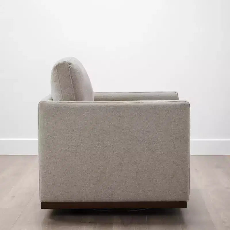 Fauteuil d'appoint pivotant moderne Spruce&Spring avec accoudoirs