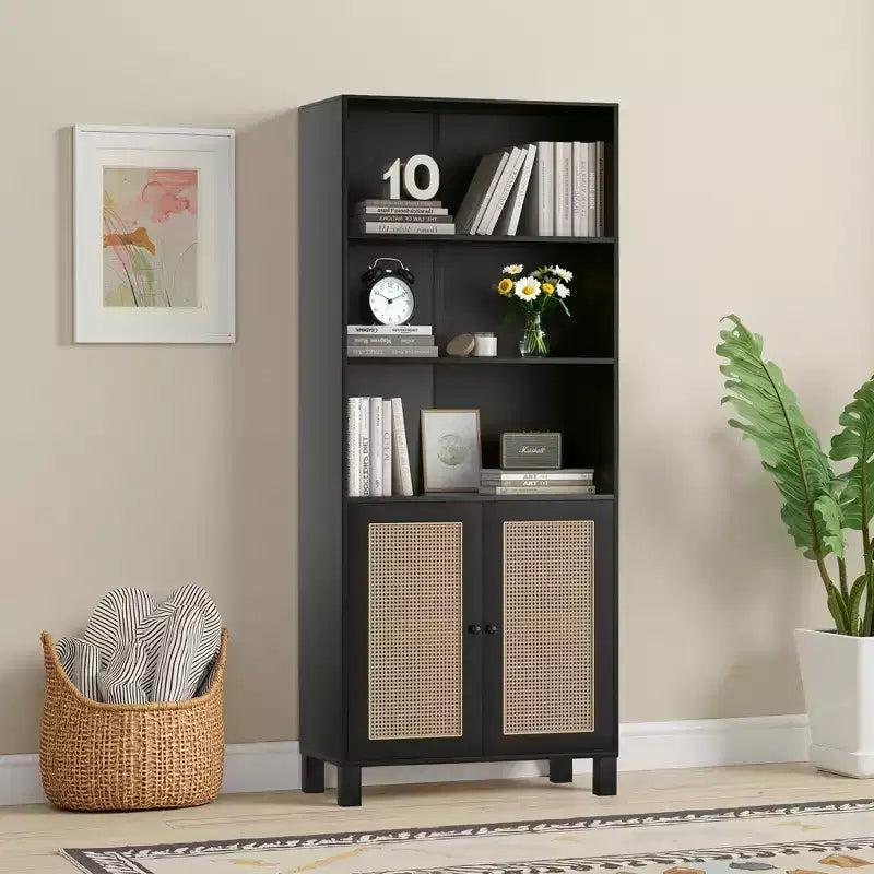 MAYEERTY Bibliothèque à 5 niveaux avec portes en rotin - Étagères hautes de présentation pour bureau à domicile et chambre à coucher (Noir)