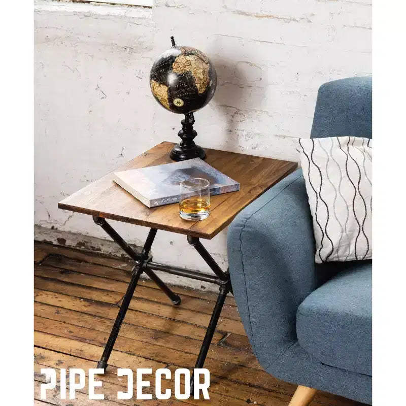 Table d'appoint croisée par PIPE DECOR