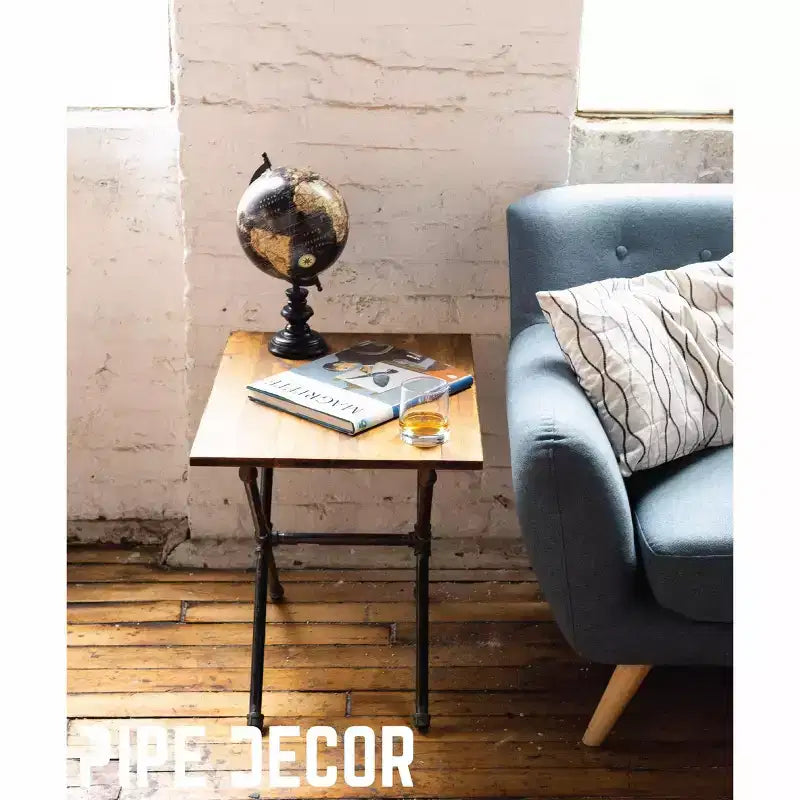 Table d'appoint croisée par PIPE DECOR