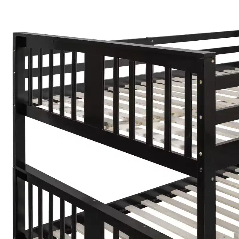 Lit superposé en bois deux places avec garde-corps de sécurité et échelle robuste pour chambres à coucher, chambres d'amis et dortoirs.